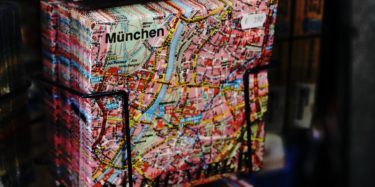 Munchen map print pack on black rack